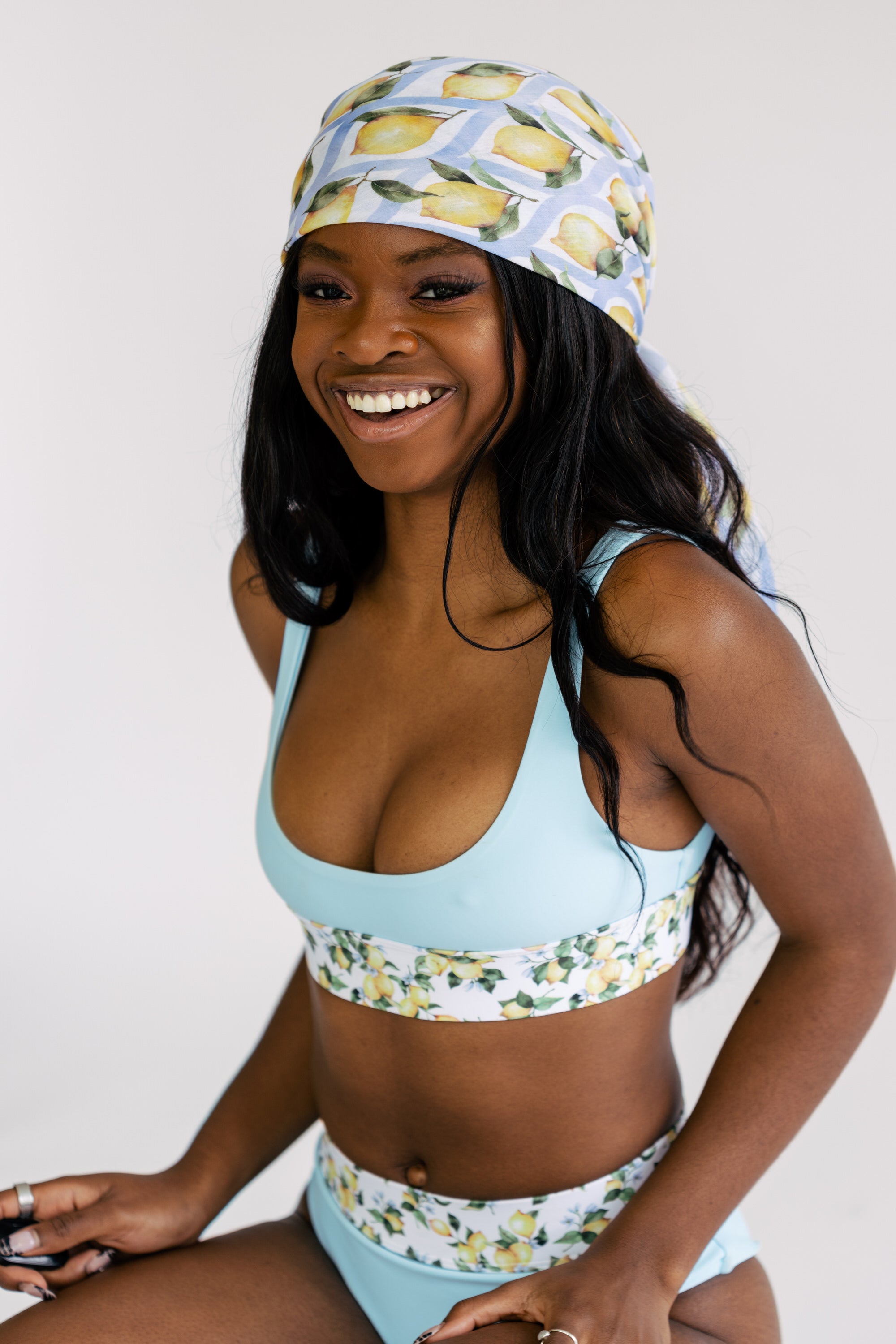 AMALFI HEAD SCARF / PRINTED SATIN LEMONS