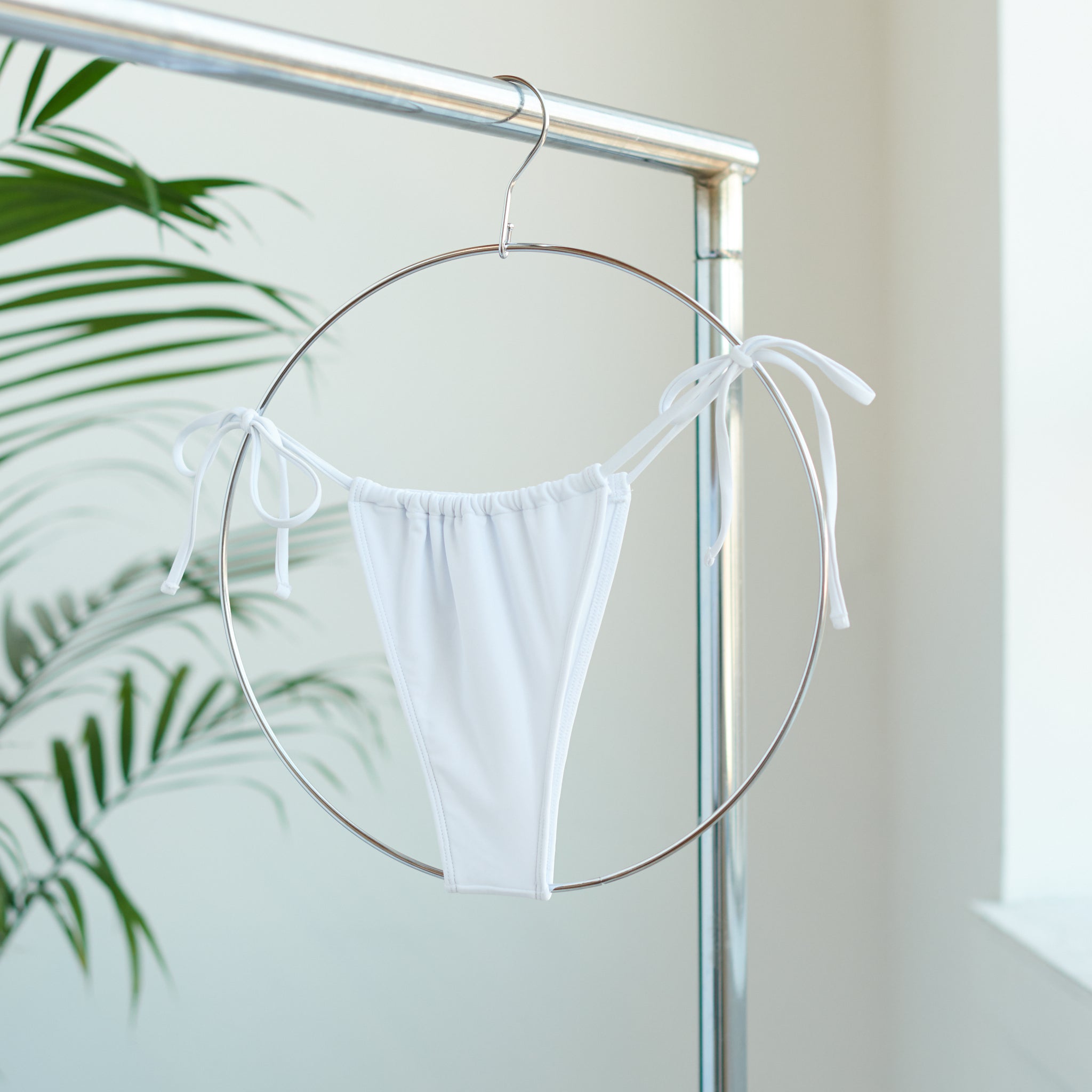 THE RAE STRING BIKINI BOTTOM / COCONUT WHITE